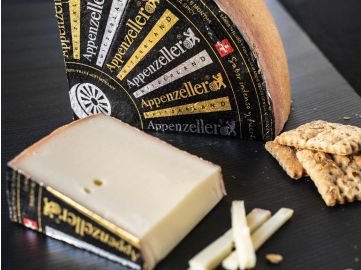 Appenzeller | Extra Würzig | Schweizer Käse in Schwarz-Gold