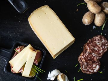 Bester Schweizer Raclette Käse aus St. Gallen Dorfkäserei Imlig mit Knoblauch