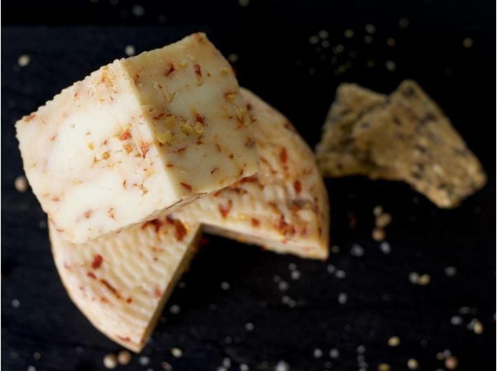 Pecorino Siciliano | Schafskäse mit Chili aus Sizilien