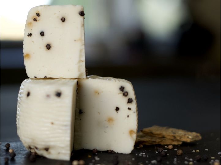 Pecorino Siciliano | Schafskäse mit Pfeffer aus Sizilien
