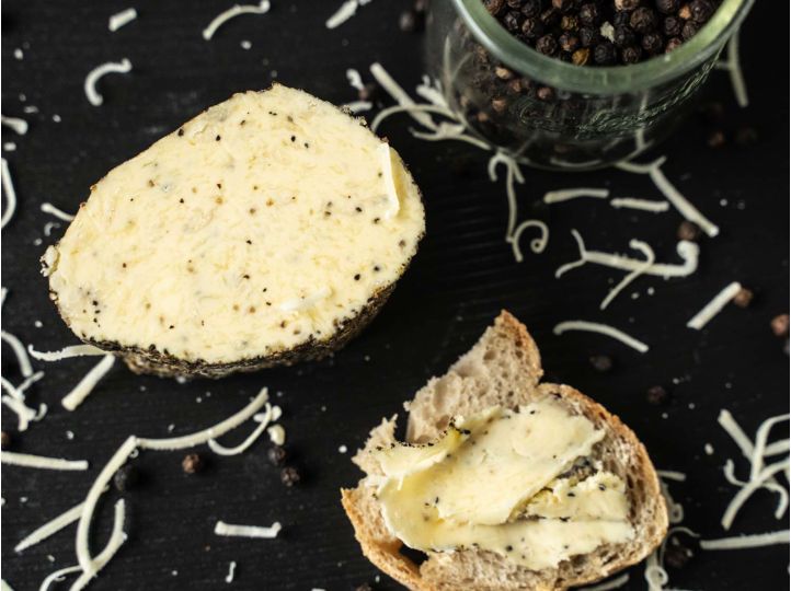 Butter mit Grana Padano DOP & Pfeffer