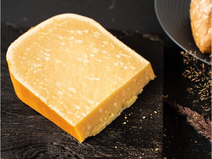 Bauernkäse aus Rohmilch | Brokkelalt | 30+ Monate gereift