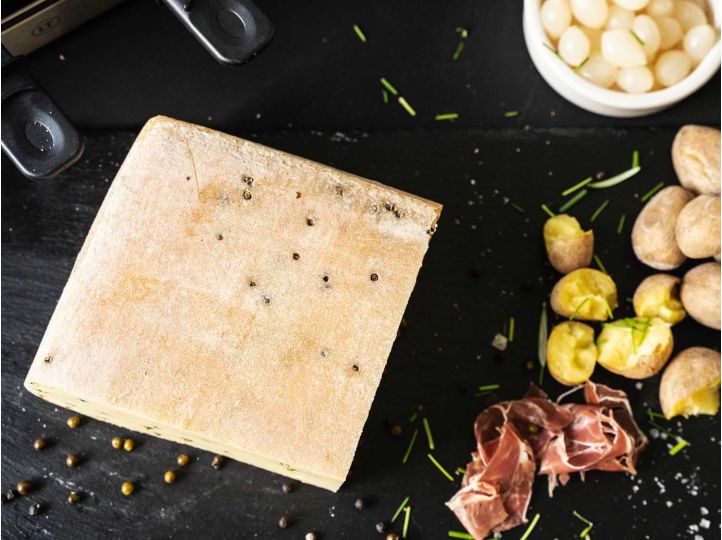 Schweizer Raclettekäse | SWISS PFEFFER | Viertel Laib (eckig) | 1,4 kg